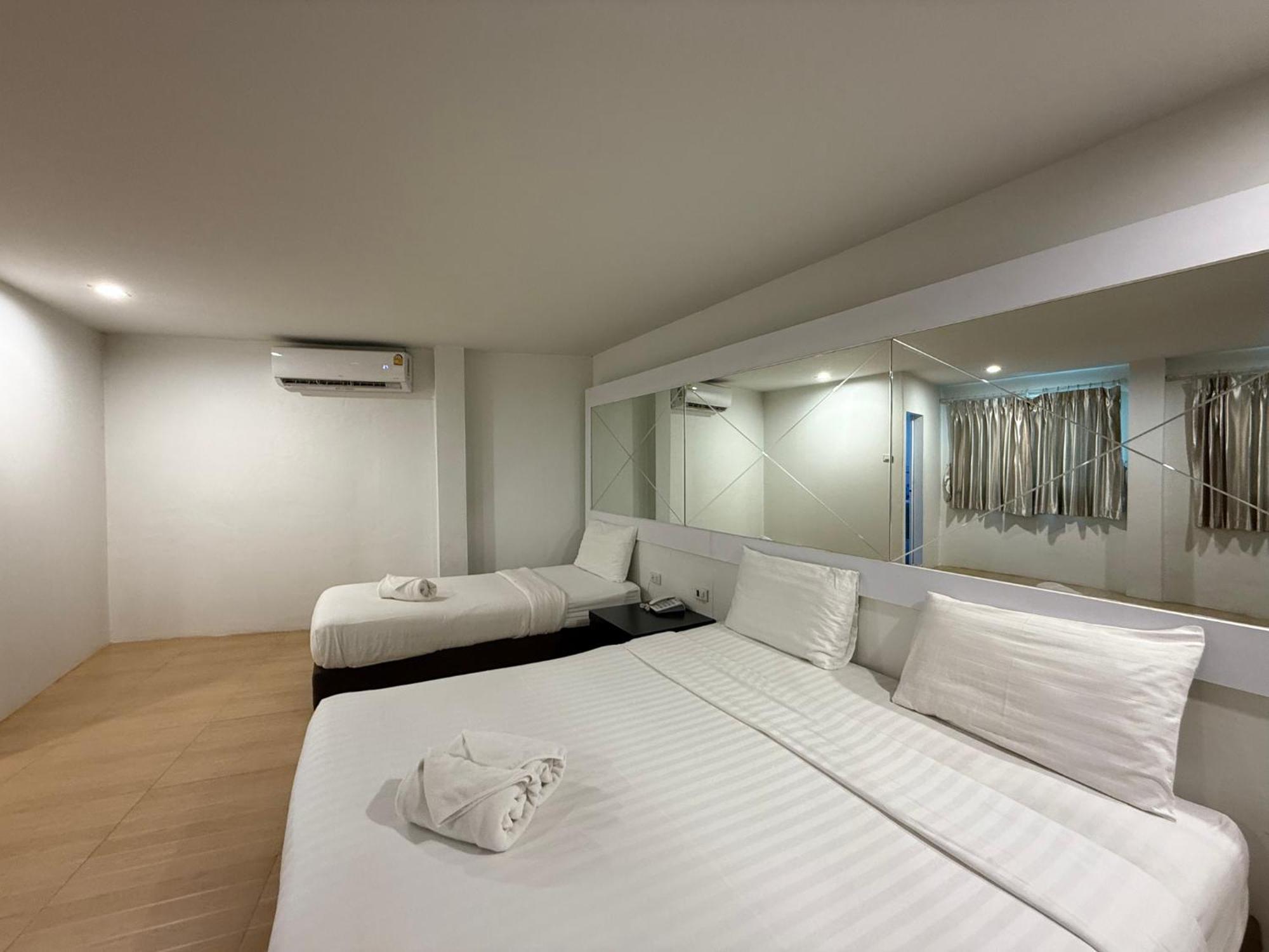 Bed By Cruise At Samakkhi-tivanont 3*