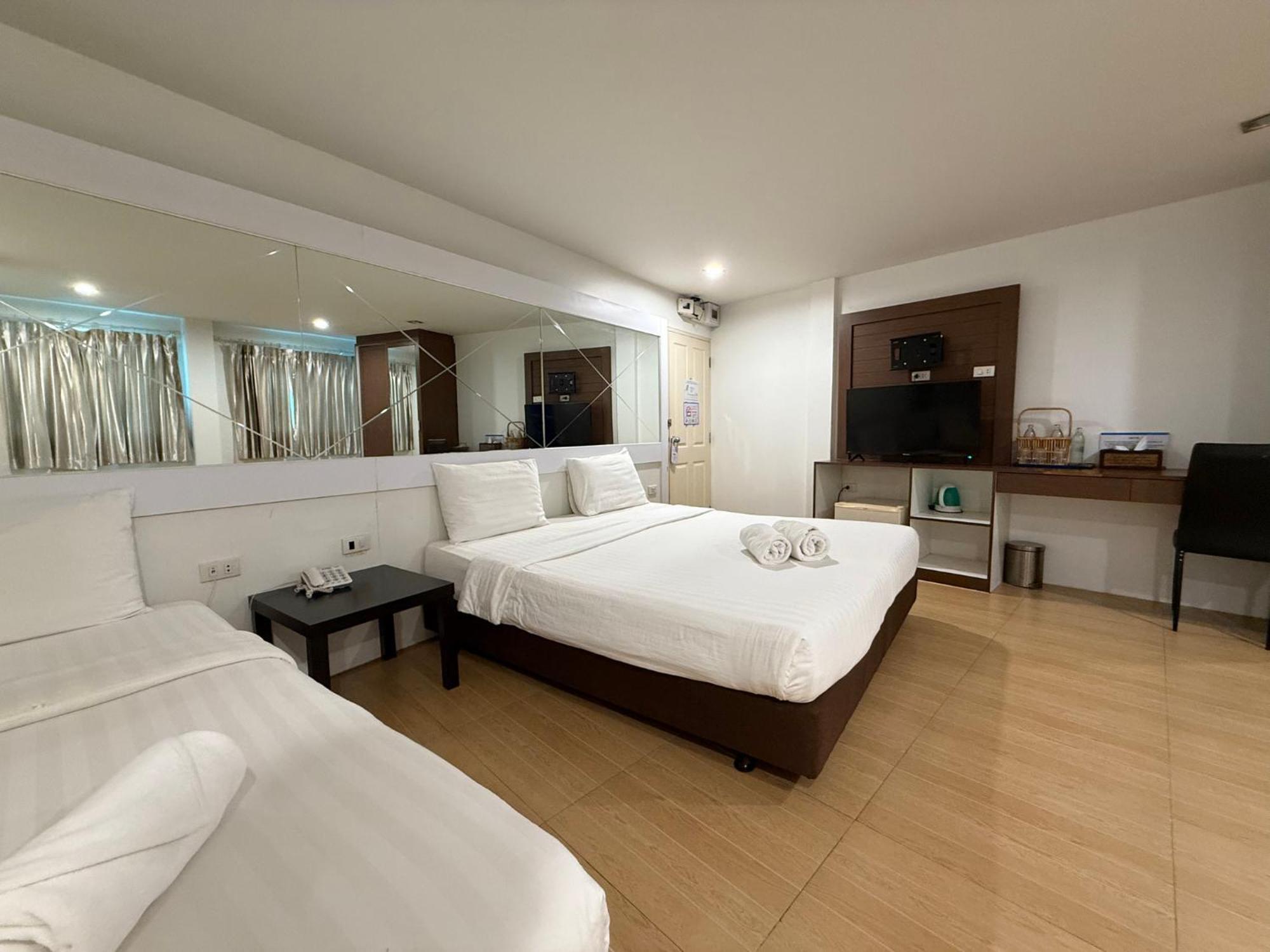 Hotel Bed By Cruise At Samakkhi-tivanont
