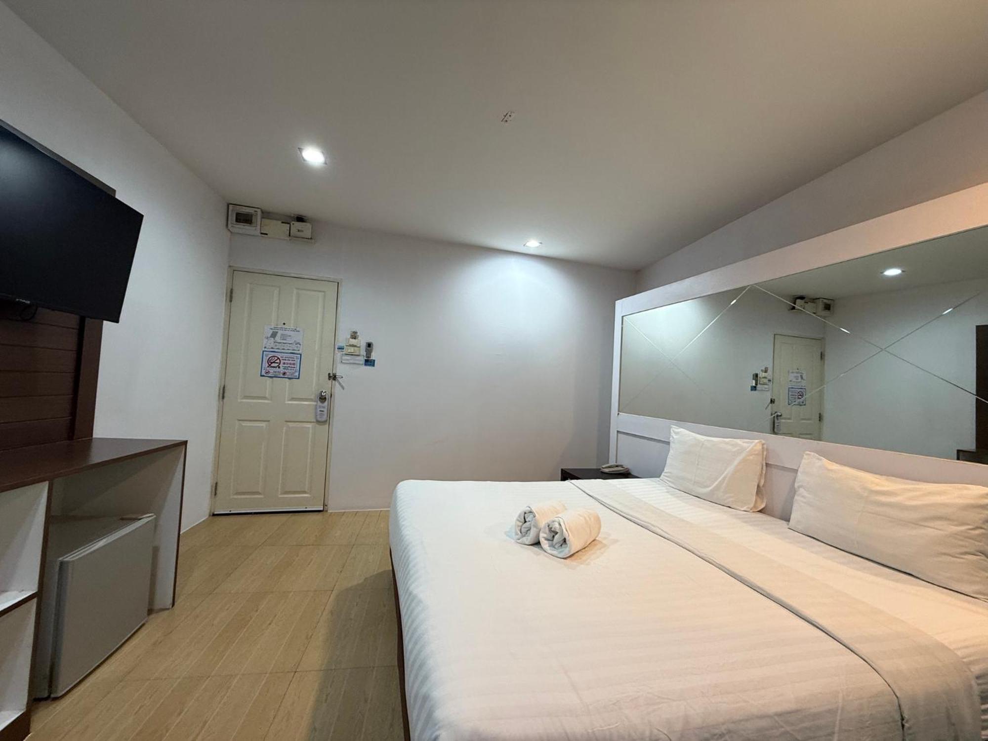Bed By Cruise At Samakkhi-tivanont Nonthaburi