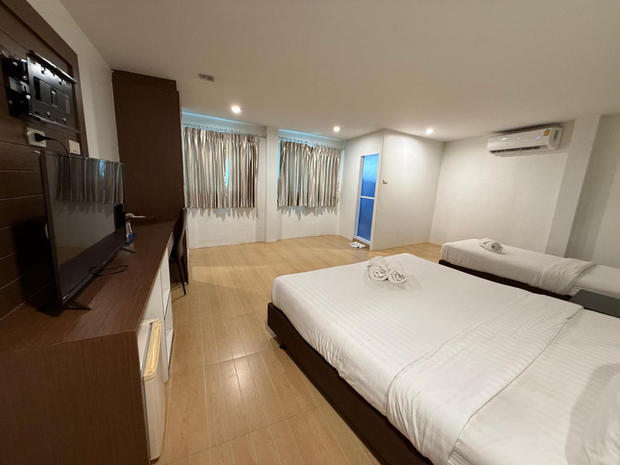 Bed By Cruise At Samakkhi-tivanont 3*