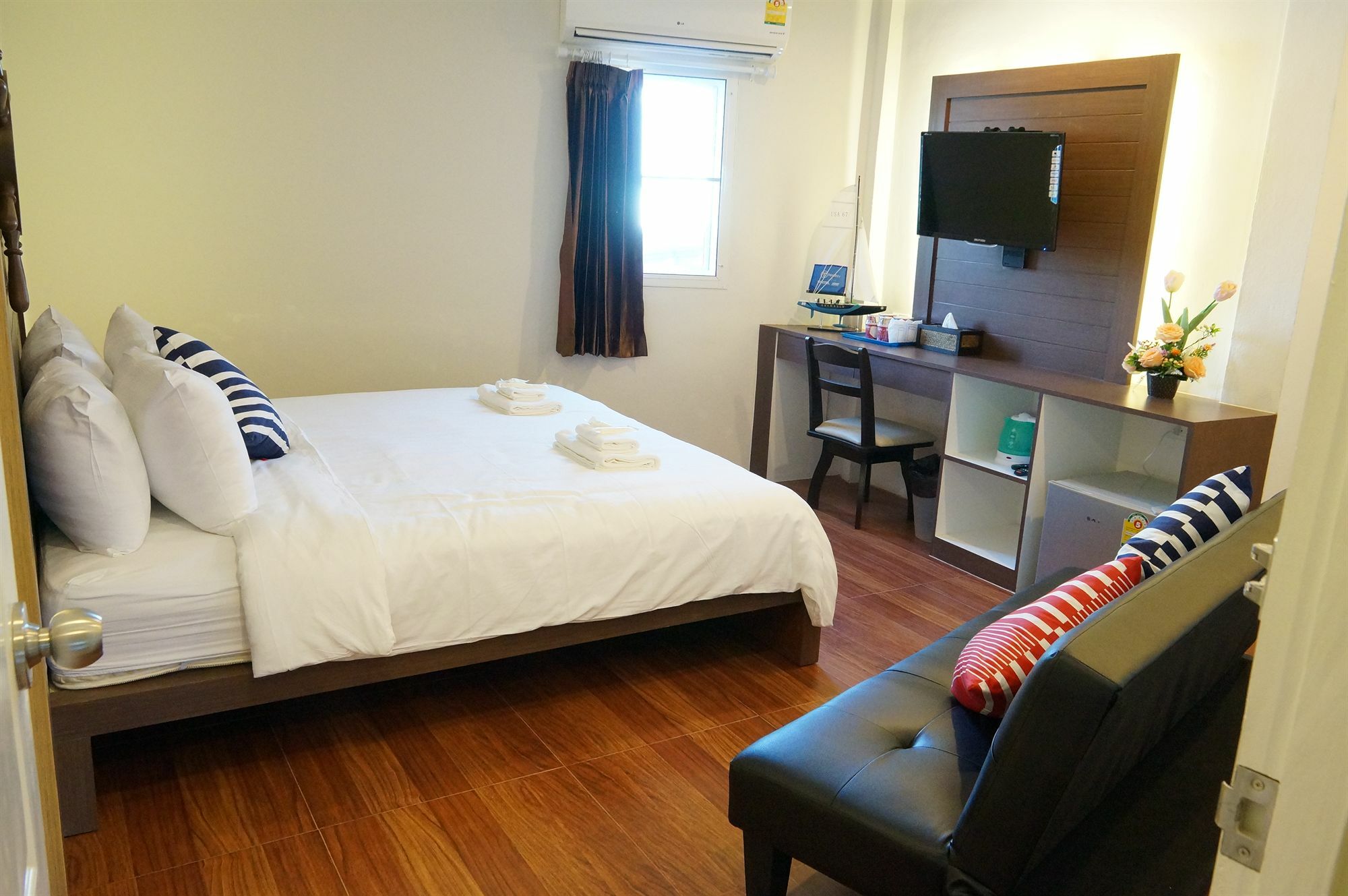 Hotel Bed By Cruise At Samakkhi-tivanont Nonthaburi